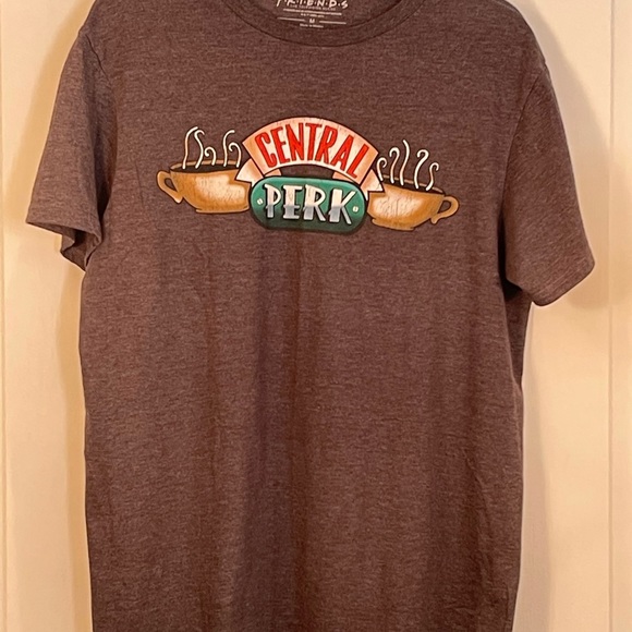 Friends Central Perk Coffee Graphic Tee T-Shirt Size Medium (D-22) - Picture 2 of 5